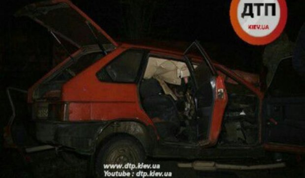 Вантажівка розтрощила ВАЗ: загинуло троє людей (фото)
