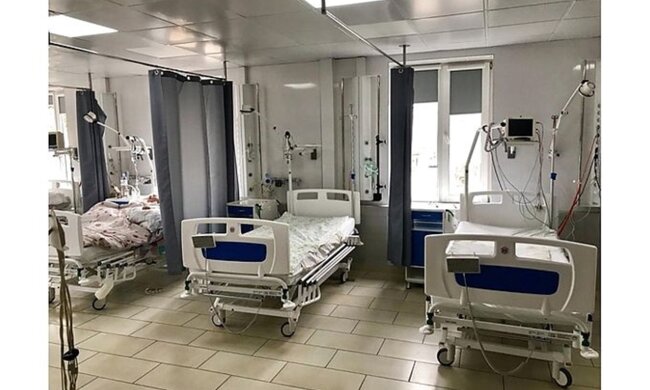 Хмельницкие больницы продолжают "питать" кислородом: "Не лечит, но дает время"