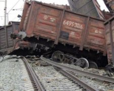 В Донецкой области подорвали поезд на ходу