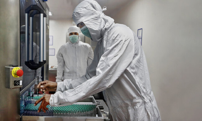 вакцина, фото: Francis Mascarenhas / Reuters