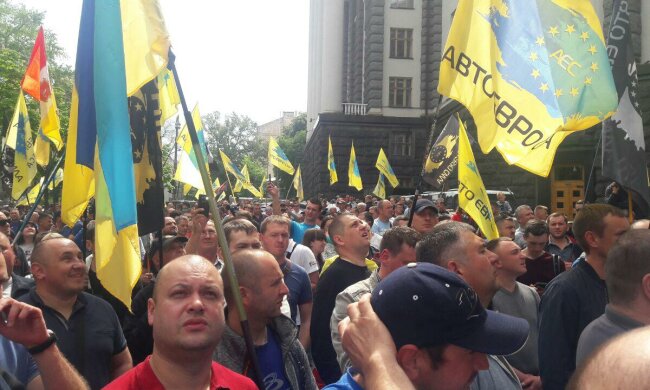 АвтоЕвроСила, митинг евробляхеров - фото Знай.uа