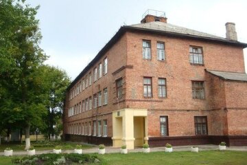 Харківських школярів "переселили" в одеський дворик: курорт замість уроків, яскраві фото