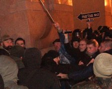 Офіс Ахметова назвав оунівців "ворогами народу"