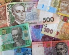 Гривня "присідає" перед черговим стрибком
