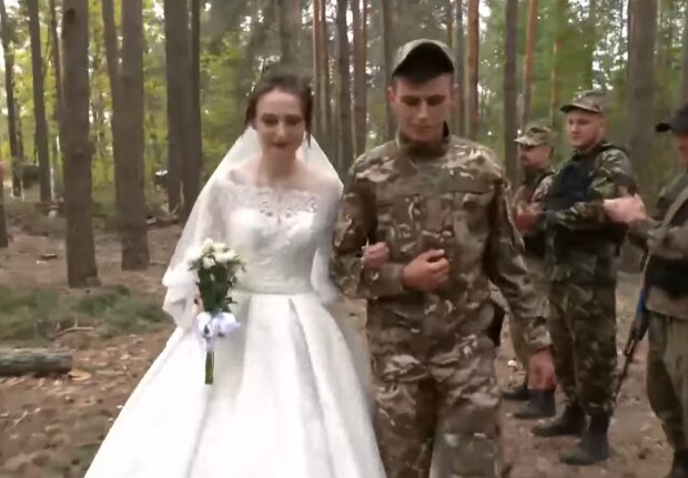 Христина і Віталій, фронтове весілля. Скріншот з відео