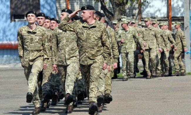 В Украине собрались отменить срочную службу: Арахамия презентовал поэтапную схему