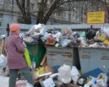 Коммунальщики Садового угодили в мусорный скандал, тонны львовского хлама "перекочевали" к соседям: "Глобальное свинство"