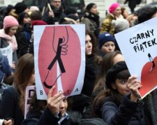 Заборона абортів: Польщу захопила масова істерія