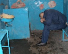 Які тварюки! Копи спалили чоловіка просто у СІЗО