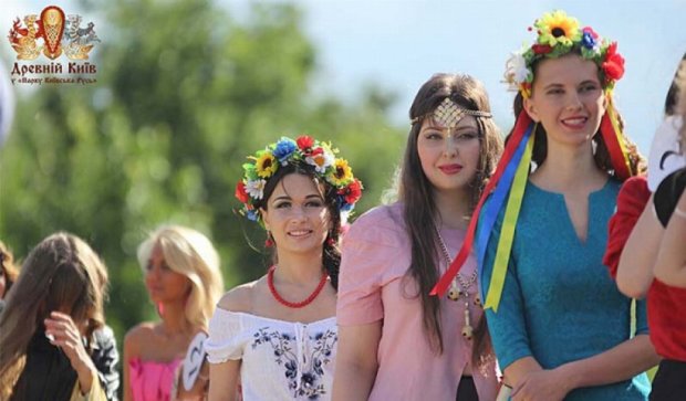 Претендентки на "Мисс Киевская Русь" выедут верхом на лошадях