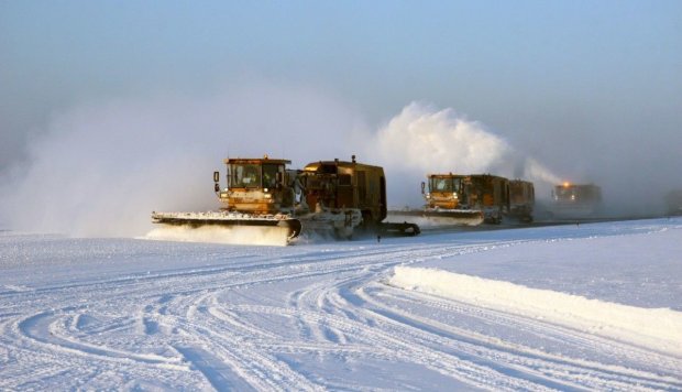 Польщу накрив сніговий колапс: водії потрапили в пастку стихії