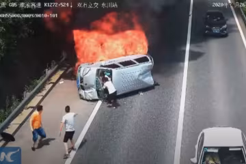 ДТП с фургоном, скриншот видео