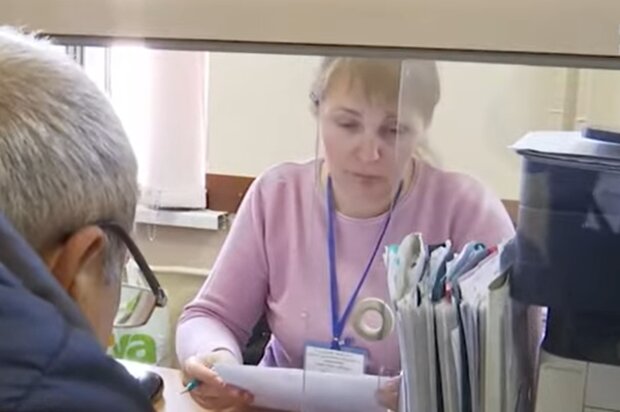 Выход на пенсию в Украине: гражданам предложили "индивидуальный" график, как это работает
