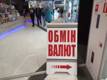 Курс валют на 22 грудня: долар роз’ятрив душу українцям, євро теж на його стороні