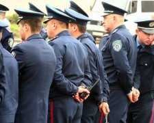Троє правоохоронців прослуховували киян за гроші