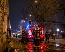 Під Києвом злетіла в повітря заправка: перші кадри і подробиці з вогню