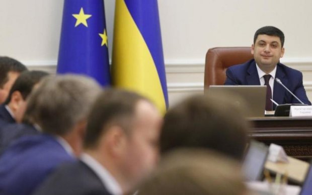 Тарута: пока Гройсман хвастается "победами", украинцы бегут за границу