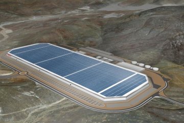 Tesla влаштувала екскурсію на свою гігафабрику (ВІДЕО)