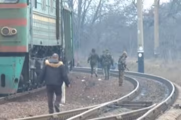На Донбасі обчистили заблокований потяг