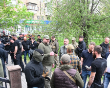 ТЦК у Запоріжжі допомогли "захопити" офіс рейдерам / фото: Нацполіція