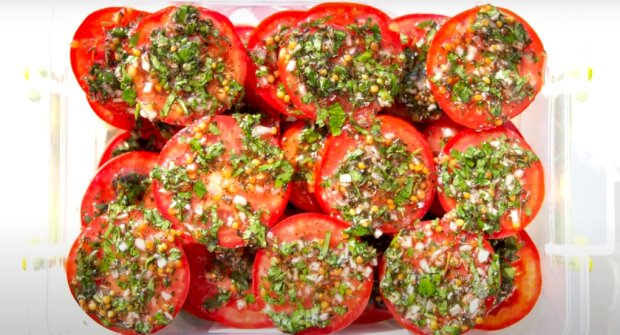 Рецепт сочных помидоров, маринованных по-итальянски: стоит только настояться и будут еще вкуснее