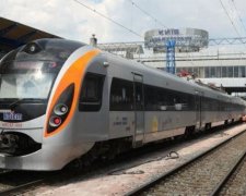 До травневих пустять додатковий швидкий поїзд