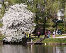 Парк, прогулка, украинцы, фото из соцсетей