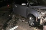 Из-за гололеда в Киеве авто въехало в людей: мужчина оказался на капоте