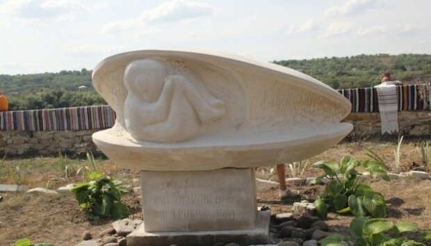 Мідії врятували людей від голоду: на Вінниччині з'явився незвичайний пам'ятник