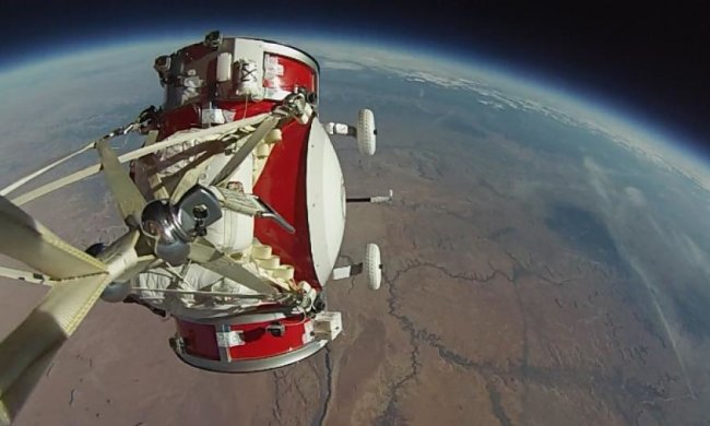 Пройшли перші випробування туристичного космічного апарату (відео)