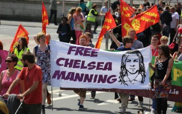 Звільнення Челсі Меннінг: що сталося з інформатором WikiLeaks після в'язниці