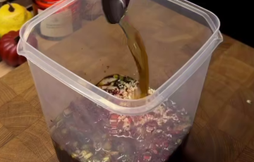 Маринованные яйца, кадр из видео