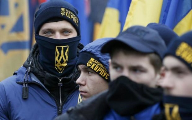 Сотні націоналістів зібралися в центрі Києва: фото