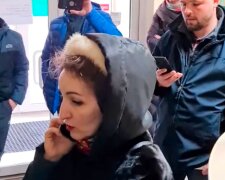 "Гола" тернополянка влаштувала скандал у клініці та привела людей з камерами: "Це абсурд"