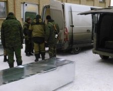 Убитых боевиков отправляют домой в ящиках из-под снарядов