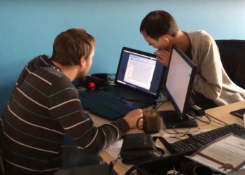 работа в офисе, скриншот из видео