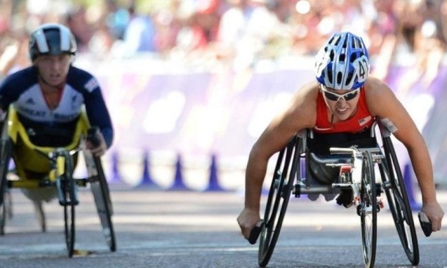 На Майдані урочисто провели паралімпійців