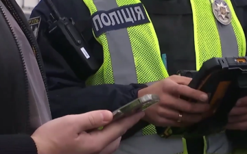 Поліція, перевірка документів. Фото: скрін youtube