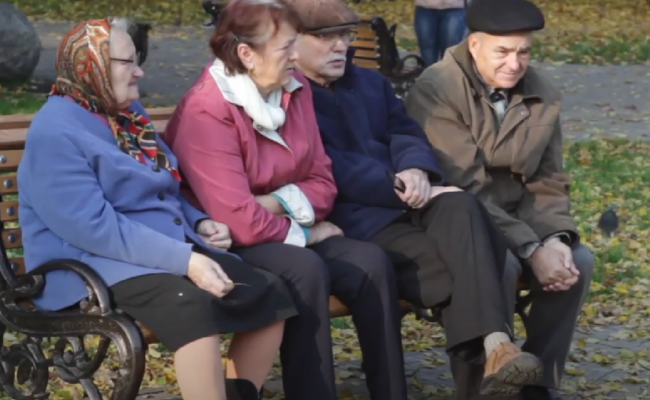 Пенсіонери. Фото: скрін youtube
