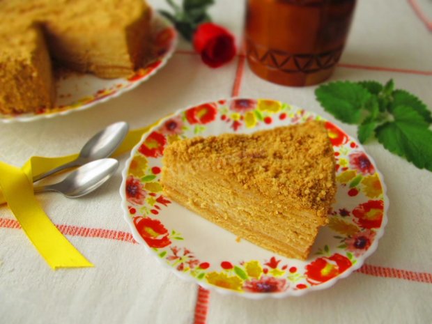 Универсальный рецепт медового бисквитного торта