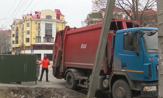 Вывоз мусора. Фото: скрин youtube