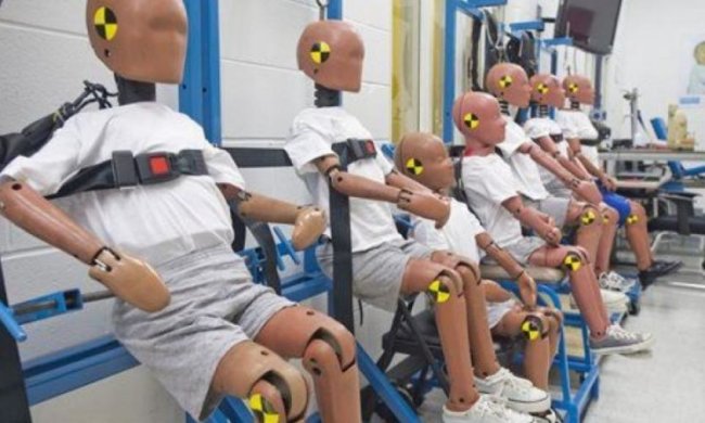 Краш-тести проводитимуть "товсті" манекени "у віці"