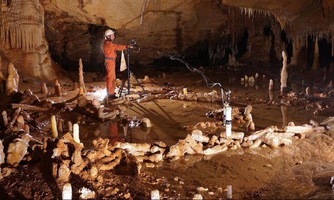 Вчені знайшли найдовшу в світі печеру: стільки солей ви не бачили ніколи