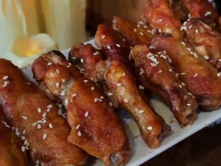 Ароматные куриные крылья, кадр из видео