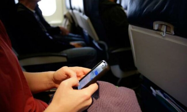 У США заборонять перевозити гаджети в літаках