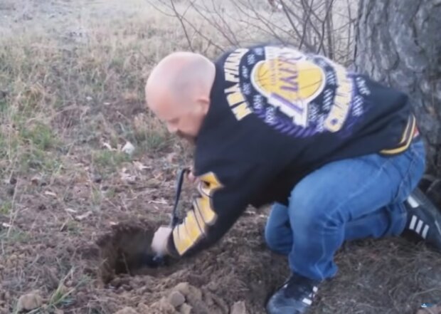 Копання бурштину, скріншот відео