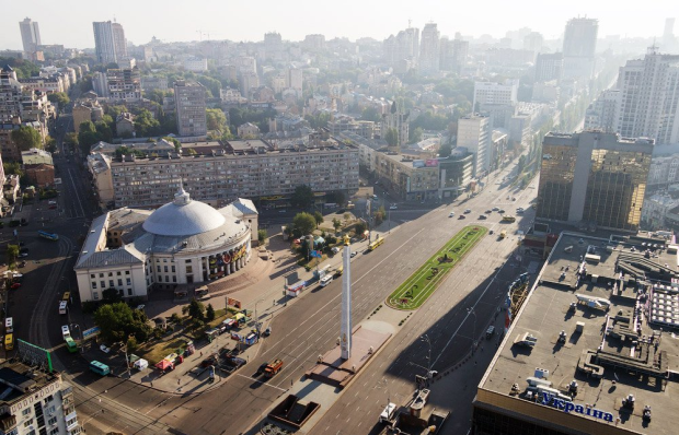 В Киеве устанавливают "защиту" от героев парковки: пешеходы в восторге