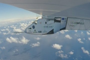  Самолет на солнечных батареях проходит самый тяжелый участок кругосветного путешествия