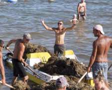 Куча навоза и ужасная вонь: сеть взорвал "сервис" в Евпатории