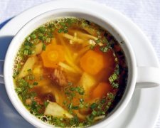 Привіт кухареві: відвідувачка кинулася з кулаками на офіціантку